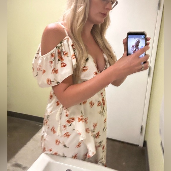 Floral ruffle Maxi Dress with Spaghetti Straps and cold shoulder - Picture 7 of 15